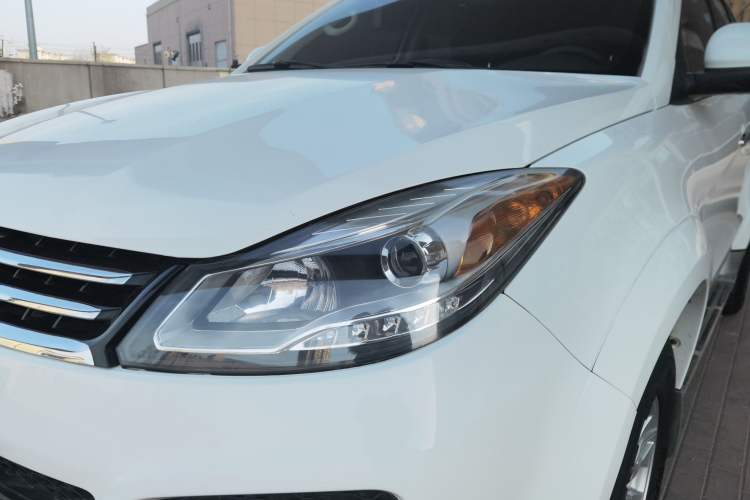 Used JMC Yusheng S350 2013 2.4T Automatic 2WD Diesel Luxury Edition 5 Seats
