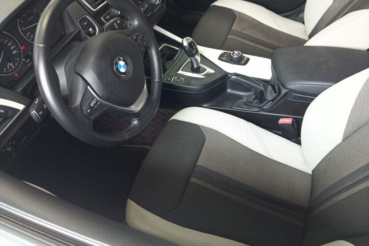 Used BMW 1 Series 2015 118i Urban Design Package Exterior 5