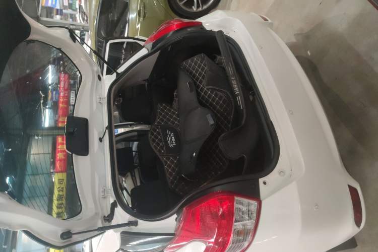 Used Toyota YARiS L Zhi Xuan 2015 1.5E Automatic Charm Edition
