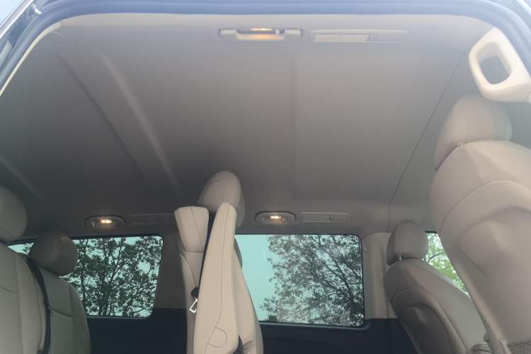 Used Mercedes-Benz Vito 2023 2.0T Elite Version 9 Seats
