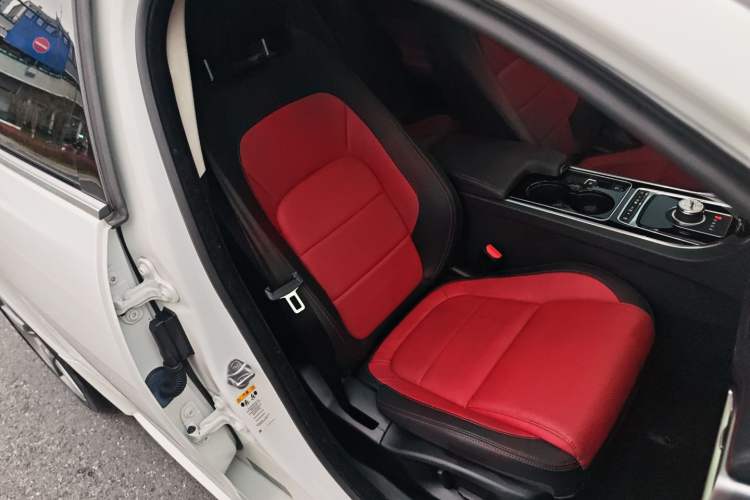 Used Jaguar XE 2017 2.0T 200 PS R-Sport
