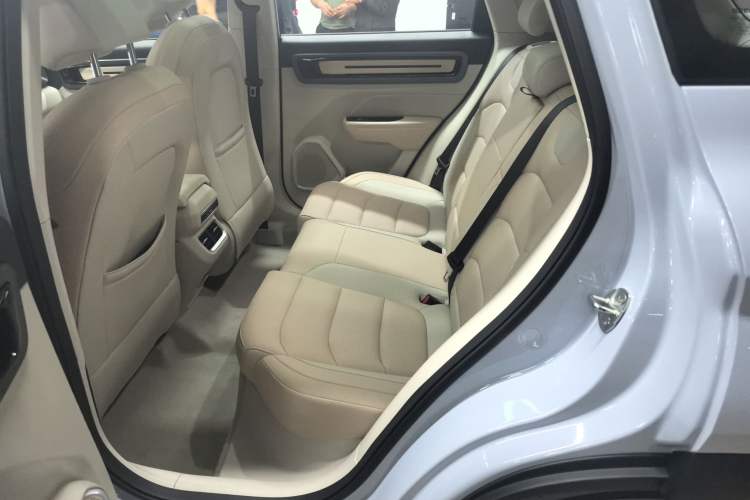 Used Geely Auto icon 2025 Linglong 1.5TD Ruyi Edition Interior 1