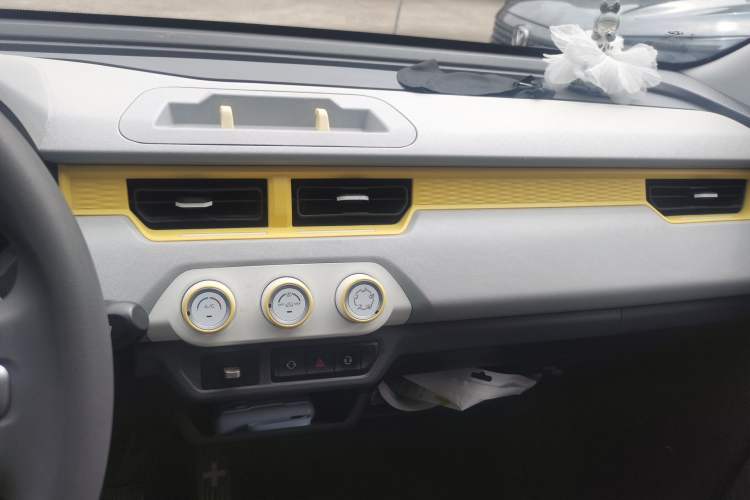 Used Chery New Energy QQ Ice Cream 2022 170km Sundae Phosphate Lithium-Ion