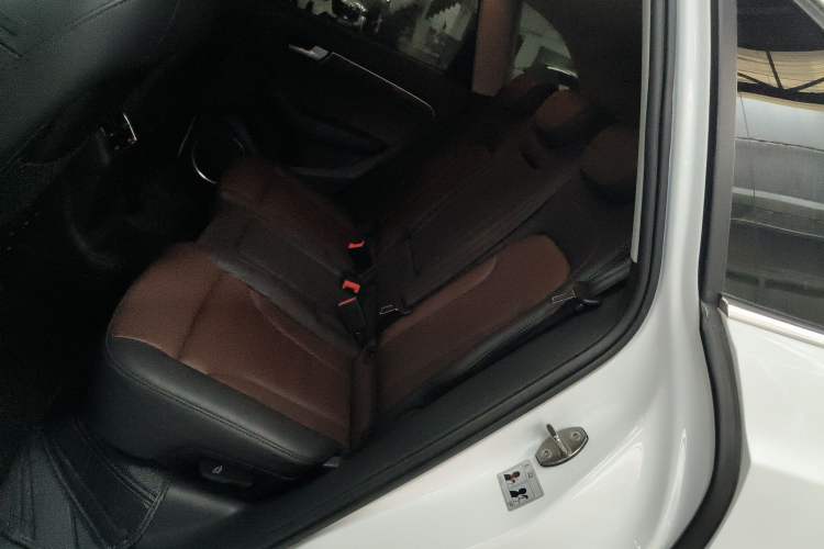 Used Audi Q5 2016 40 TFSI Comfort Model Interior 4