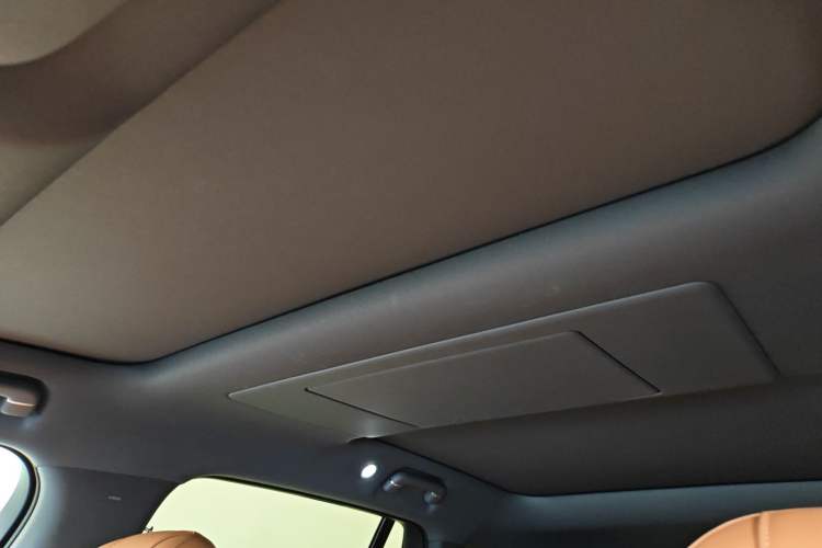 Used Hima AITO M7 2026 Model Range-Extending Ultra All-Wheel Drive 5-Seater Version Headliner