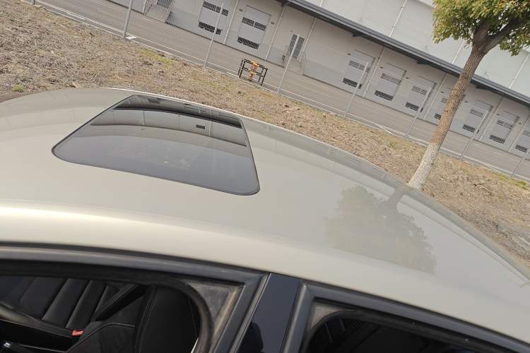 Used Volkswagen Bora 2016 1.6L Manual Comfort Model Roof