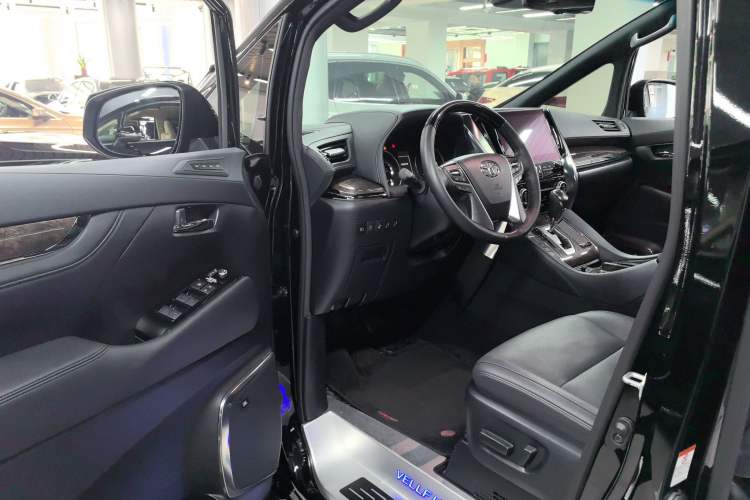 Used Toyota Vellfire 2021 Crown Dual-Engine 2.5L HV Prestige Edition