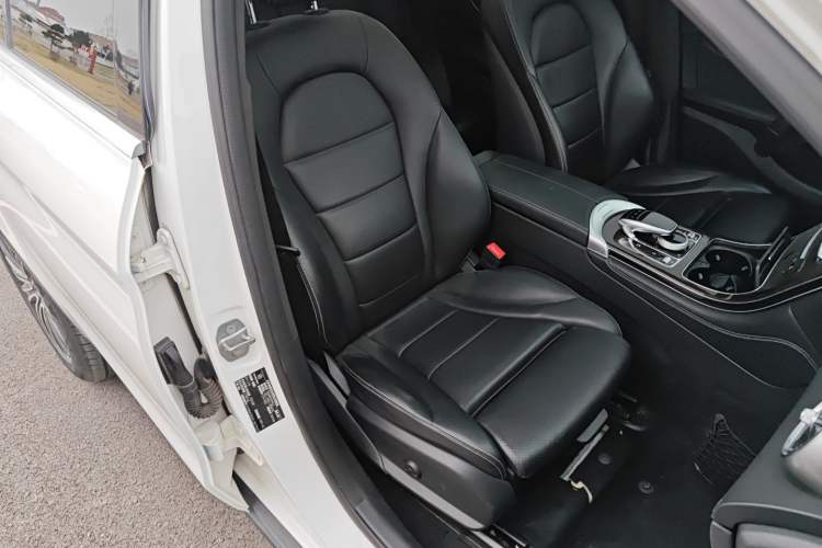 Used Mercedes-Benz GLC 2019 GLC 260 L 4MATIC Dynamic Model
