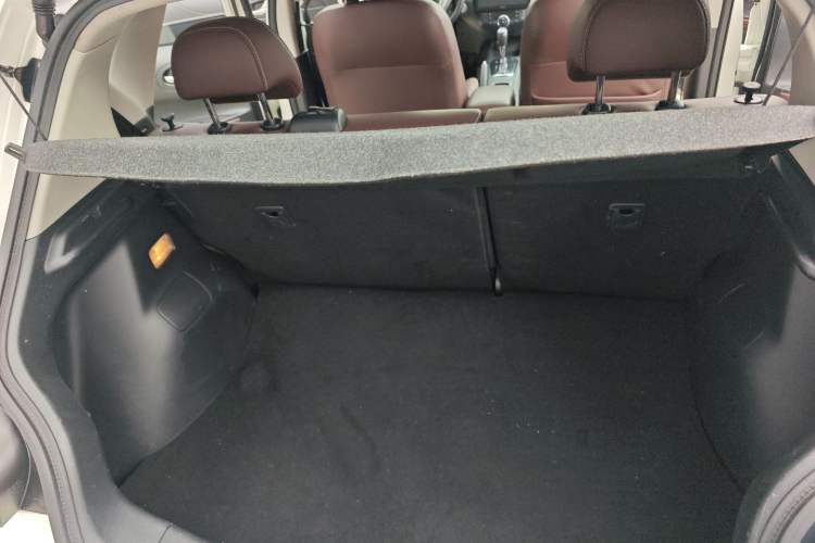 Used Nissan Tiida 2014 1.6L CVT Smart Model Trunk