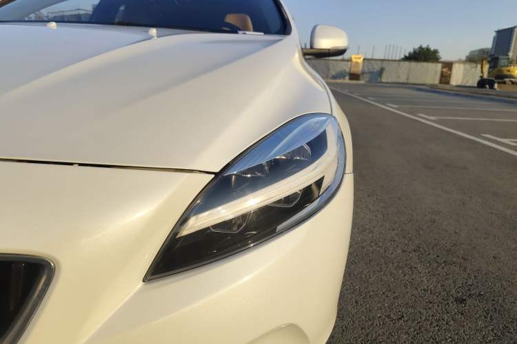 Used Volvo V40 2017 T3 Zhiyi Edition