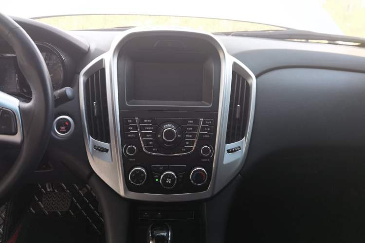 Used JMC Yusheng S350 2013 2.4T Automatic 2WD Diesel Luxury Edition 5 Seats
