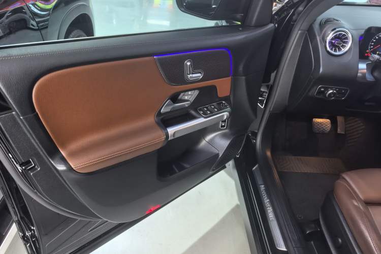 Used Mercedes-Benz GLB 2021 GLB 200 Dynamic Edition Interior 2