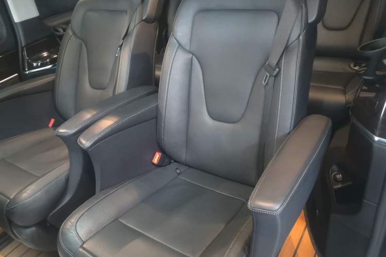 Used Mercedes-Benz V-Class 2017 V 260 L Prestige Extended Edition Interior 1