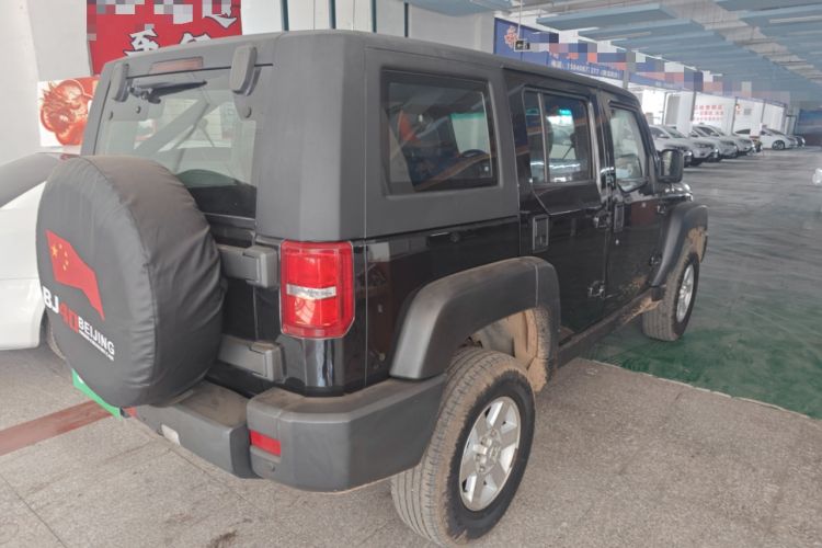 Used BAIC Off-Road BJ40 2016 40L 2.0T Manual Two-Wheel Drive Luxury Edition Exterior 3