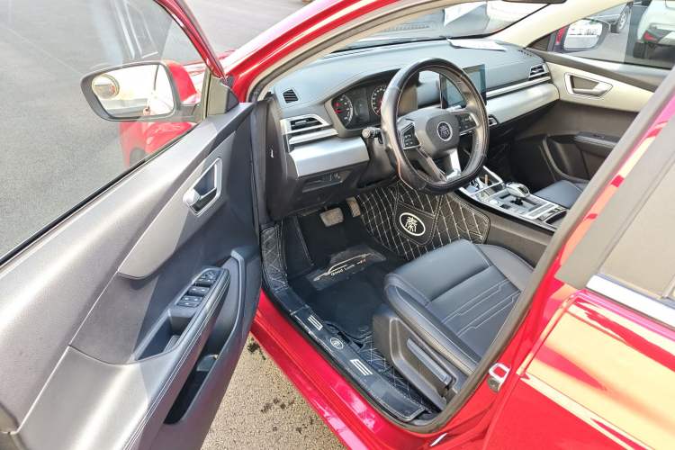 Used BYD Qin New Energy 2019 High-Range Luxury Model Interior 1