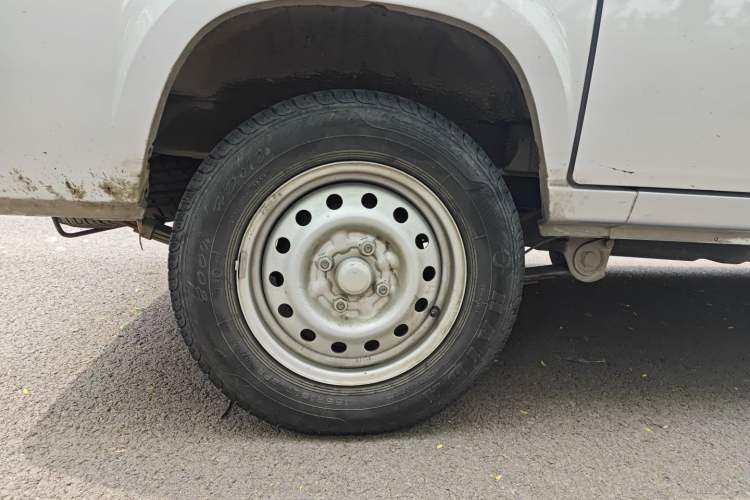 Used Wuling Zhiguang 2020 1.2L Van Utility Model China VI Emission Standard 2 Seats LSI Exterior 2