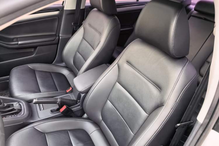 Used Volkswagen Sagitar 2018 1.6L Automatic Comfort Model Interior 5