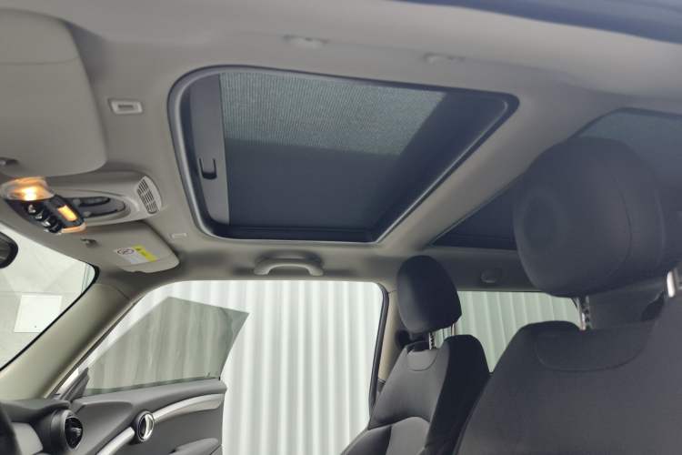 Used MINI MINI 2022 1.5T COOPER Artist