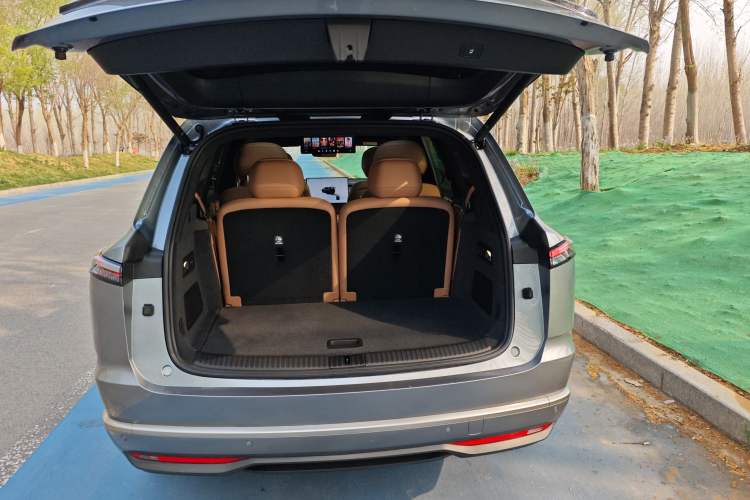 Used ONVO Luxeed L90 2025 Model—Max Six-Seater Version Trunk