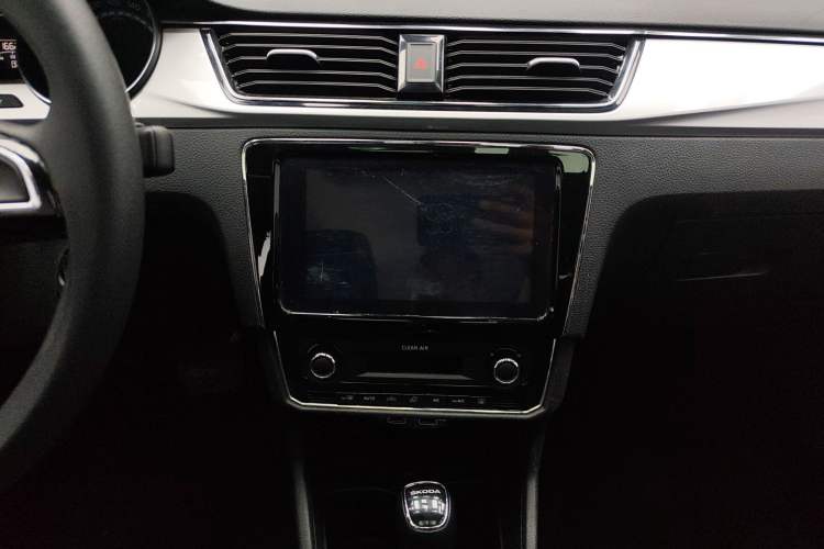 Used Skoda Rapid 2022 1.5L Automatic Comfort Edition Audio And AC Panel