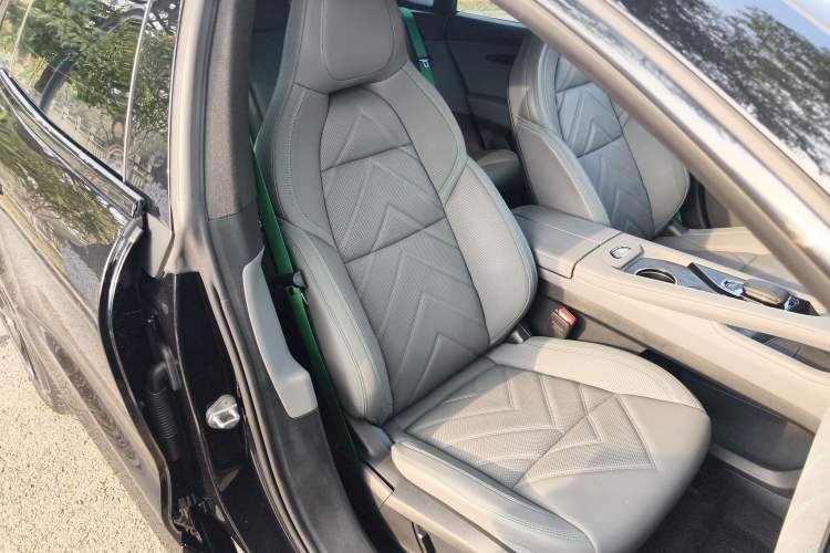 Used Zeekr 001 2023 WE Edition 100 kWh Right Front Seat