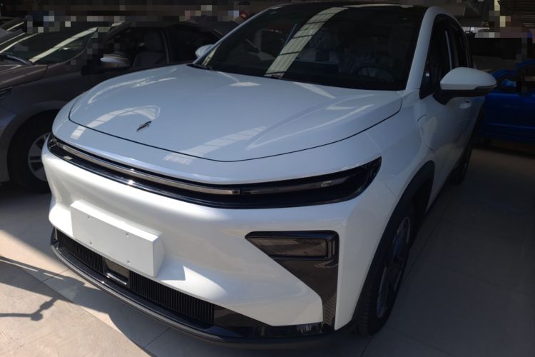 Used Livan 7 2024 450 km Business Glory Edition