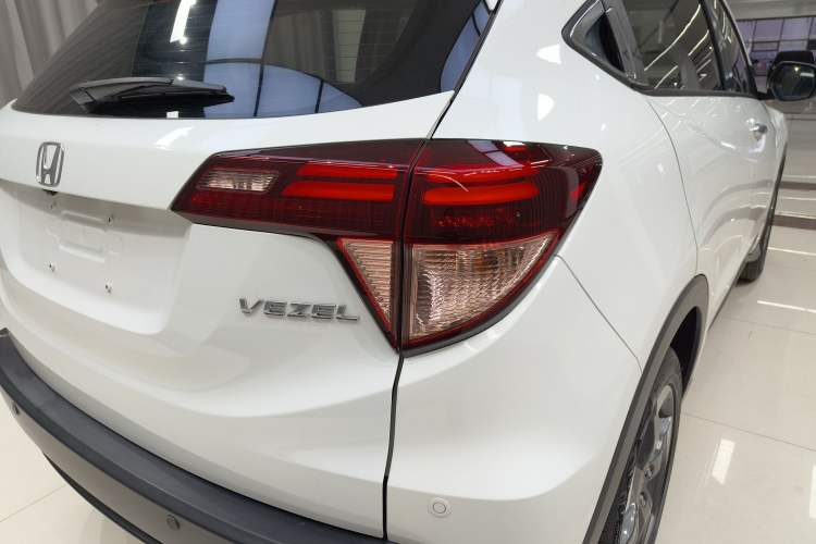 Used Honda Vezel 2015 1.8L CVT 2WD Luxury Model Exterior 3