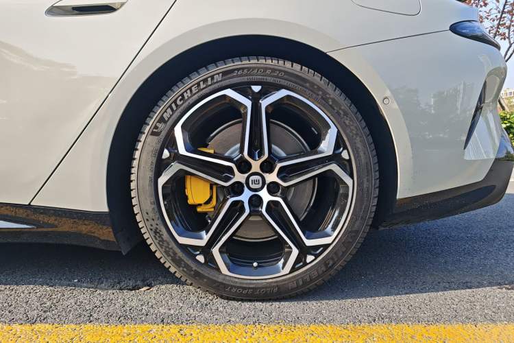 Used Xiaomi Auto SU7 2024 Four-Wheel Drive Ultra-Long Range Advanced Intelligent Driving Max Edition