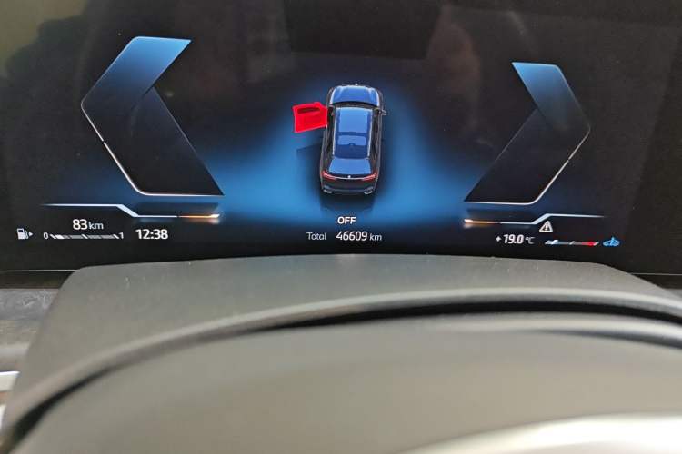 Used BMW X7 2023 xDrive40i Luxury M Sport Package Odometer Close Up