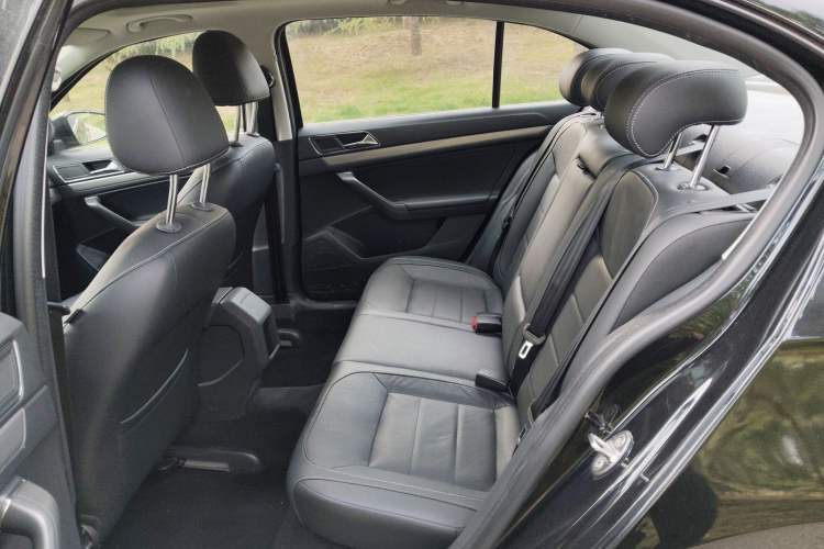 Used Volkswagen Lavida 2015 1.6L Automatic Comfort Edition Interior 3