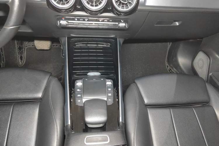 Used Mercedes-Benz GLB 2021 GLB 200 Dynamic Edition Gear Lever