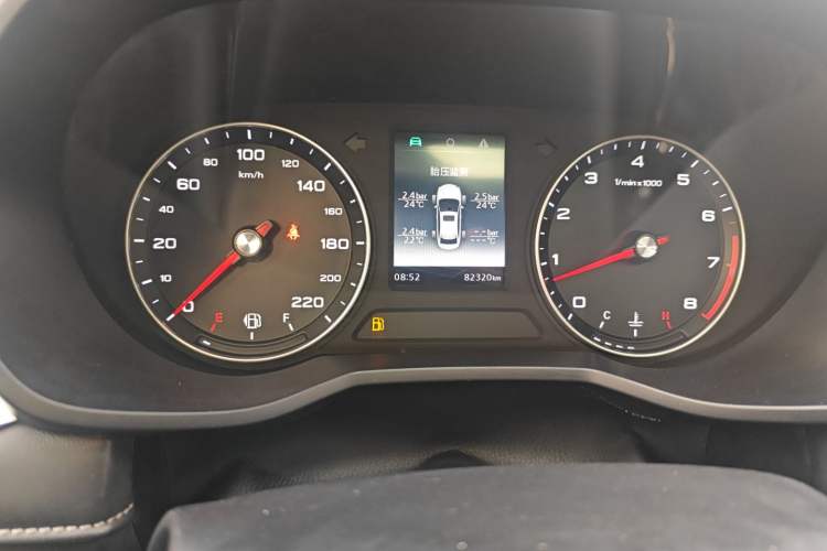 Used Roewe i5 2020 1.5L Manual 4G Connect Leehao Flagship Edition Odometer Close Up