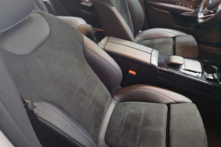 Used Mercedes-Benz A-Class 2021 A 200 L Sport Sedan Fashion Model
