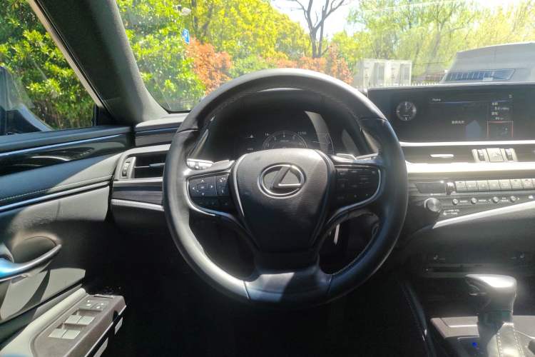 Used Lexus ES 2020 200 Excellence Edition
