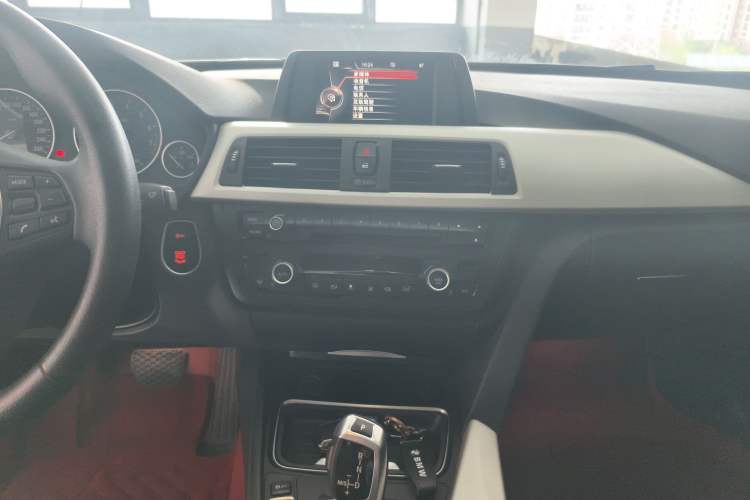 Used BMW 3 Series GT 2014 320i Leading Model
