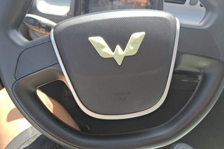 Used Wuling Hongguang MINIEV 2022 Macaron Premium Model – Lithium Iron Phosphate