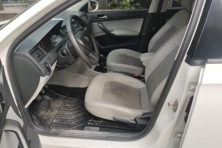 Used Skoda Rapid 2015 1.6L Manual Smart Selection Model