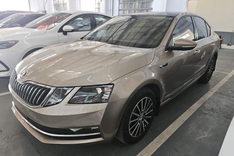 Used Skoda Octavia 2019 1.5L Automatic Smart Drive Luxury Edition China VI Standard