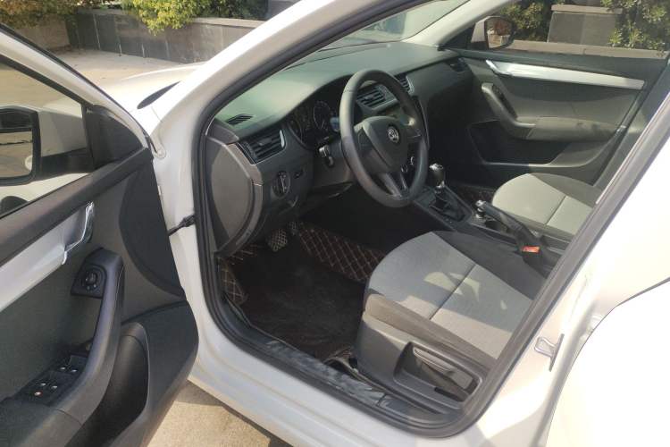 Used Skoda Octavia 2017 1.6L Automatic Front-Wheel Drive Model