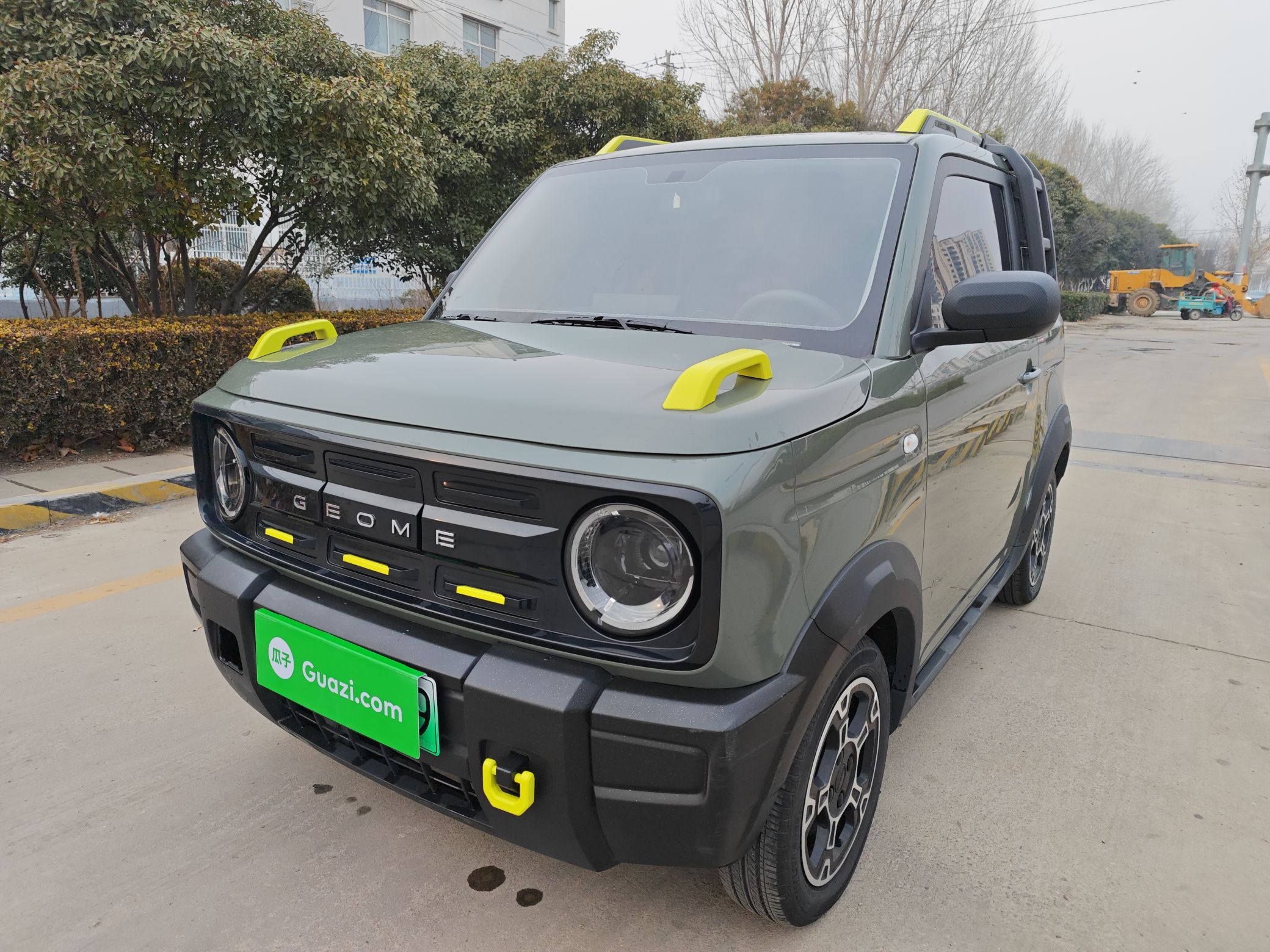 تحت مقدمة السيارة