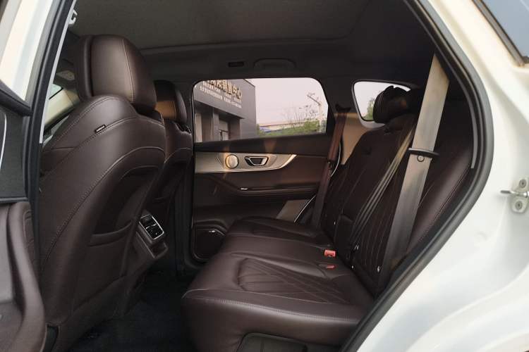 Used Chery Tiggo 8 PRO 2022 390T Two-Wheel Drive Vast Edition 5 Seats Interior 3