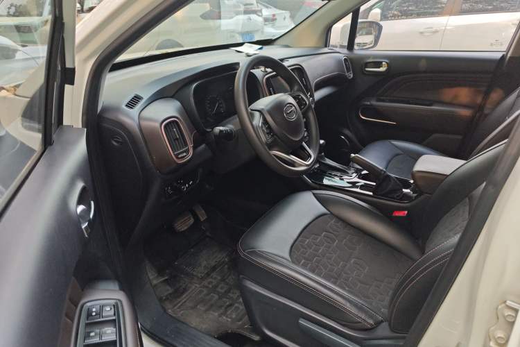 Used GAC Trumpchi GS3 2017 150N Automatic Elite Edition Driver Seat