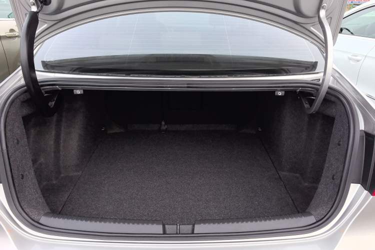 Used Volkswagen Sagitar 2014 1.6L Manual Comfort Model
