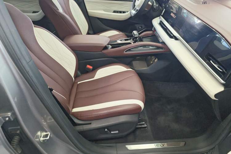 Used Geely Auto Monjaro L 2021 2.0TD DCT EVO Two-Wheel Drive Prestige Version Interior 2