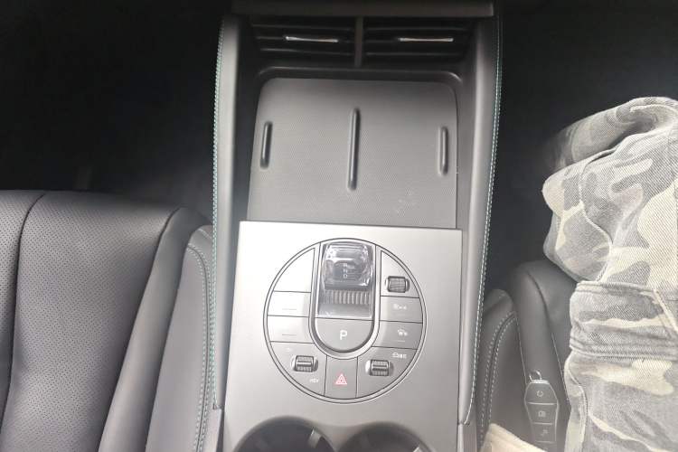 Used BYD Seal 06 New Energy 2025 DM-i Smart Drive 120KM Prestige Model Audio And AC Panel