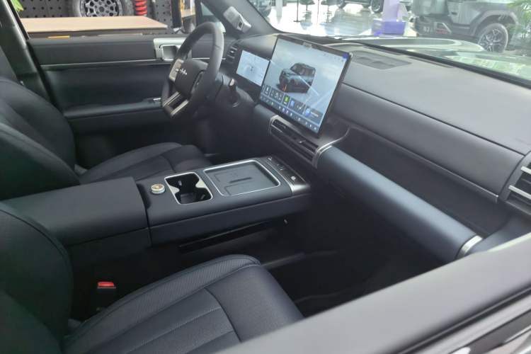 Used Formula Leopard Tai 7 2025 Model 190 km Four-Wheel Drive Ultra Edition Interior 1