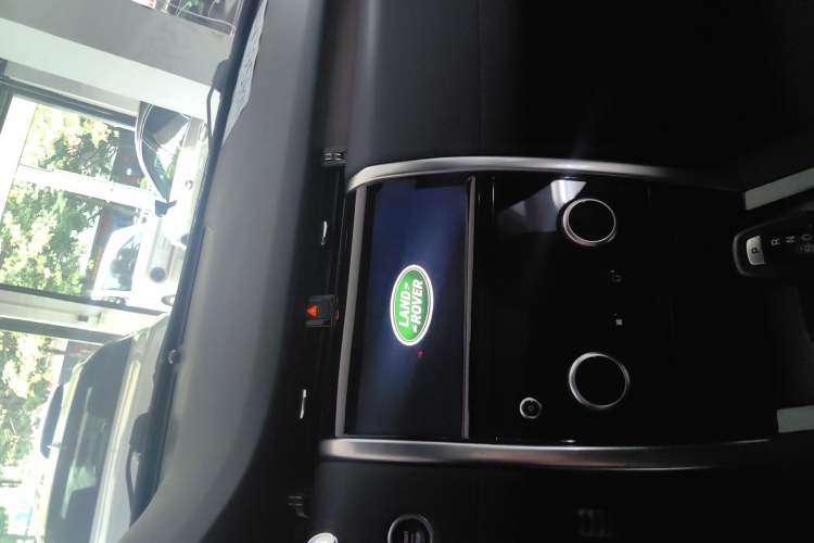 Used Land Rover Discovery Sport 2021 249 PS R-Dynamic S Performance Edition Audio And AC Panel