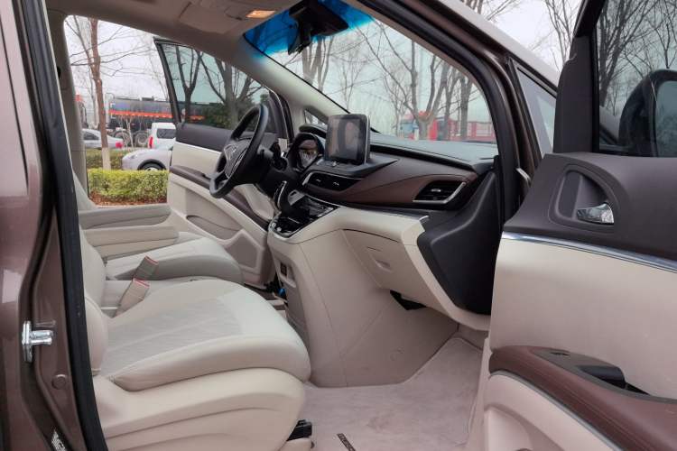 Used Buick GL8 2023 Land Executive Class Comfort Model