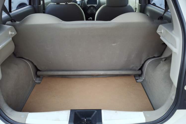 Used Nissan March 2010 1.5L Automatic Easy-Style Version
