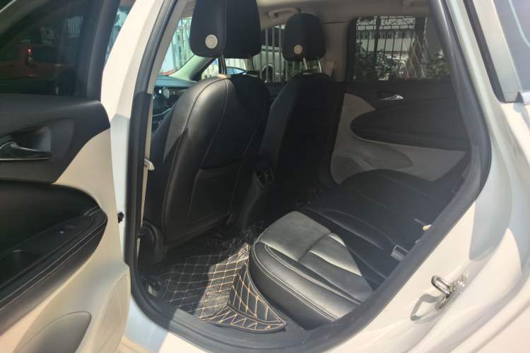 Used Buick Verano 2018 Sedan 15S Automatic Entry Model Interior 3